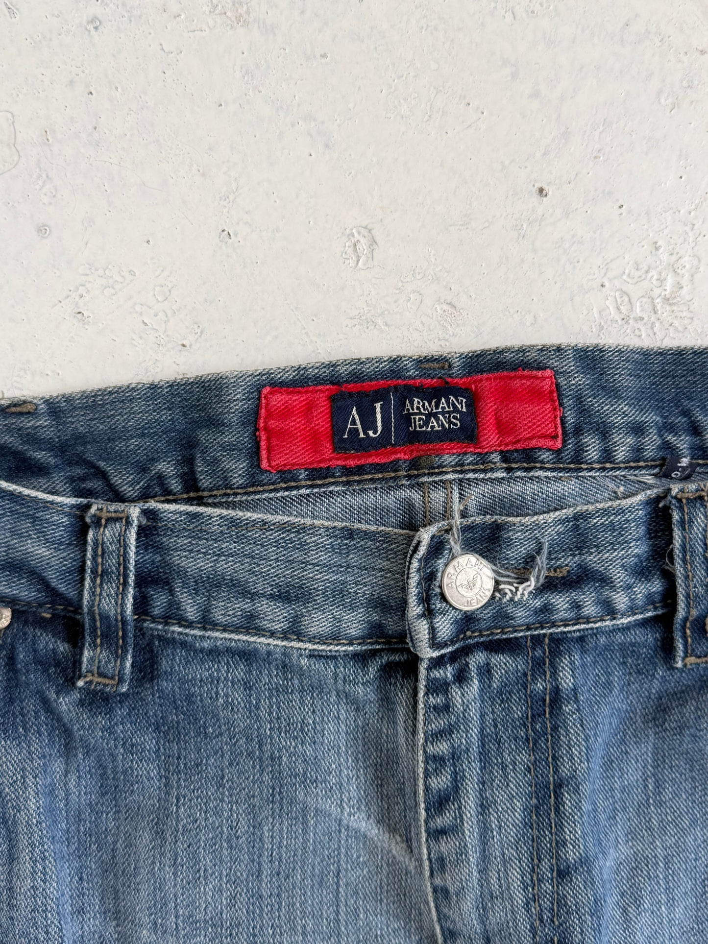 00s Armani Jeans Loose Fit J09 Indigo Buckle Back Jeans (32)