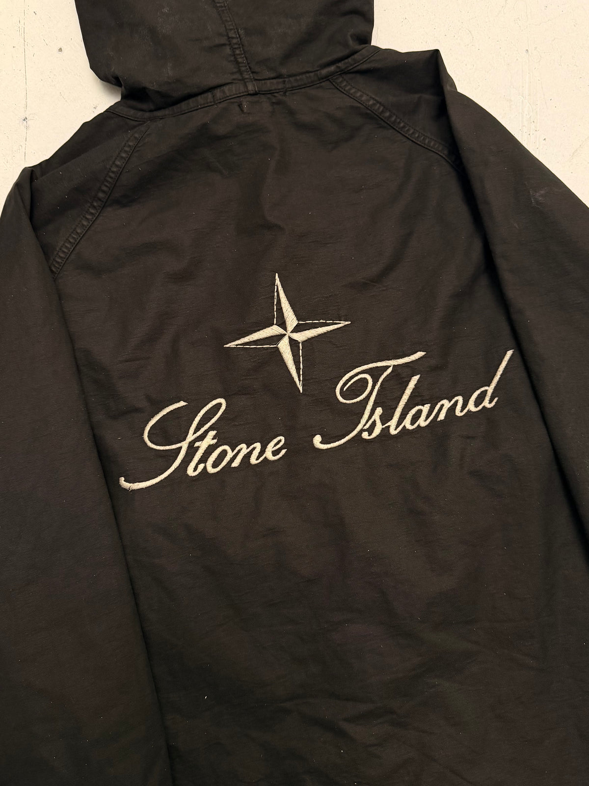 ‘00s Stone Island Embroidered Waxed Jacket (L)